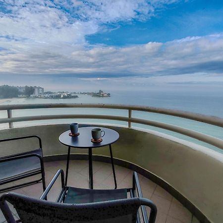 'Newly Refurbished' 'Sunny Seaview' At Regency With 2 Carpark By Shine Stay Port Dickson Exterior photo