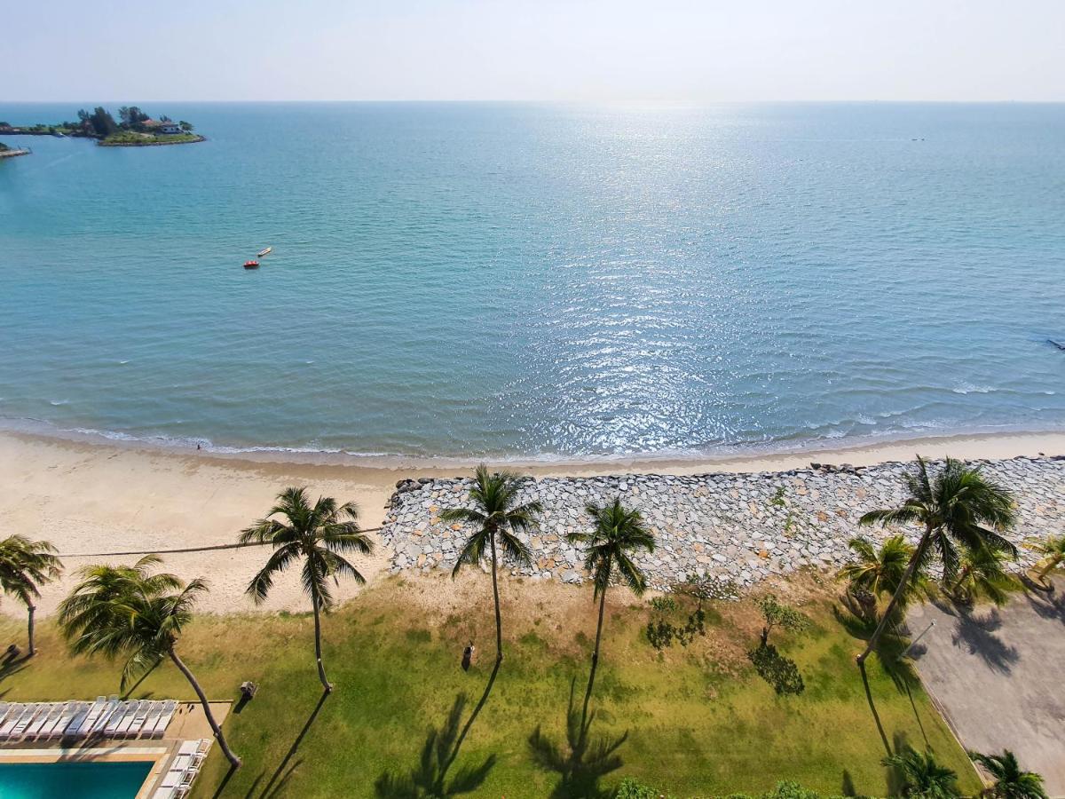 'Newly Refurbished' 'Sunny Seaview' At Regency With 2 Carpark By Shine Stay Port Dickson Exterior photo