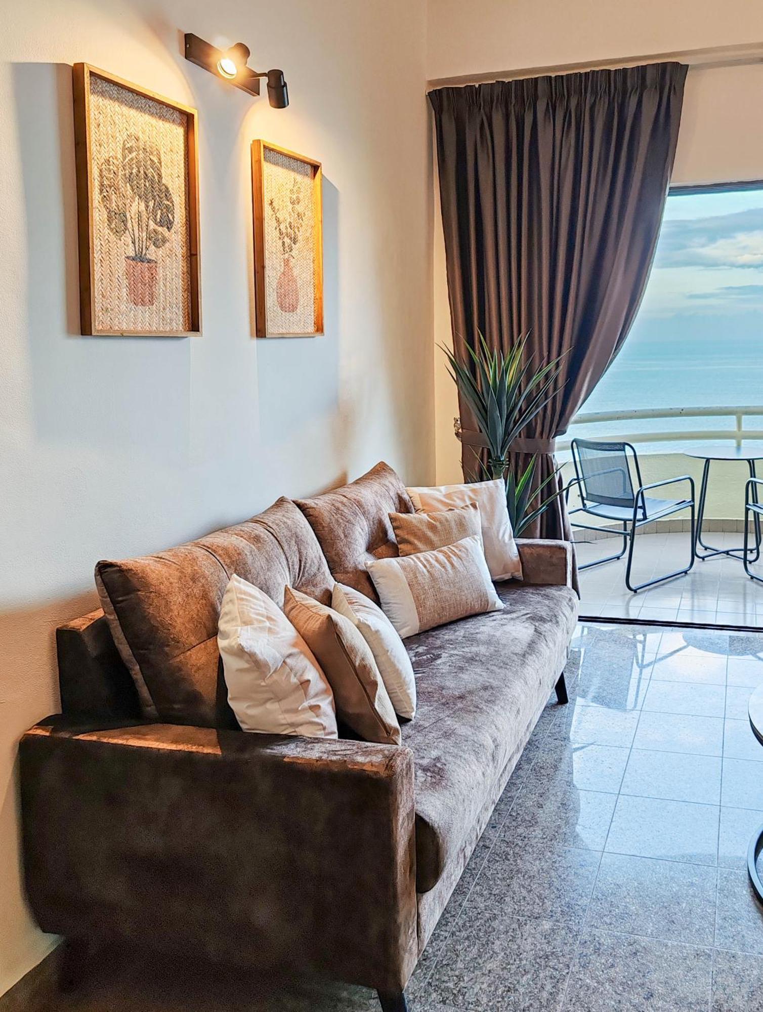'Newly Refurbished' 'Sunny Seaview' At Regency With 2 Carpark By Shine Stay Port Dickson Exterior photo