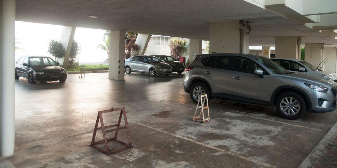 'Newly Refurbished' 'Sunny Seaview' At Regency With 2 Carpark By Shine Stay Port Dickson Exterior photo